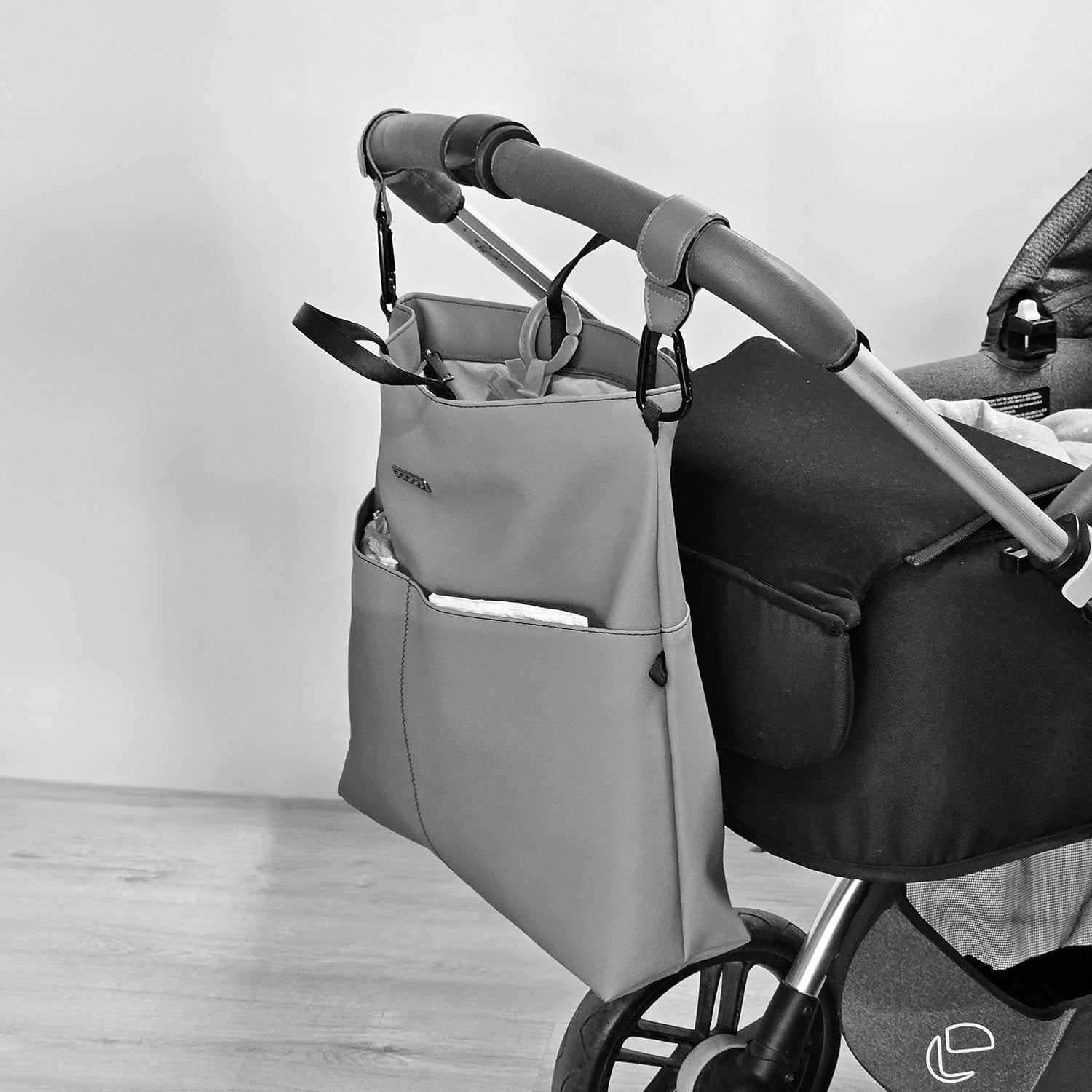 SURF L - Delta Black